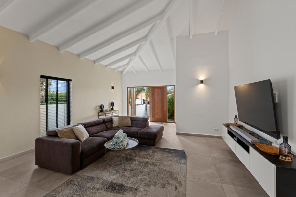 Brakkeput – Gerenoveerde Moderne 3-slaapkamer woning met zwembad 