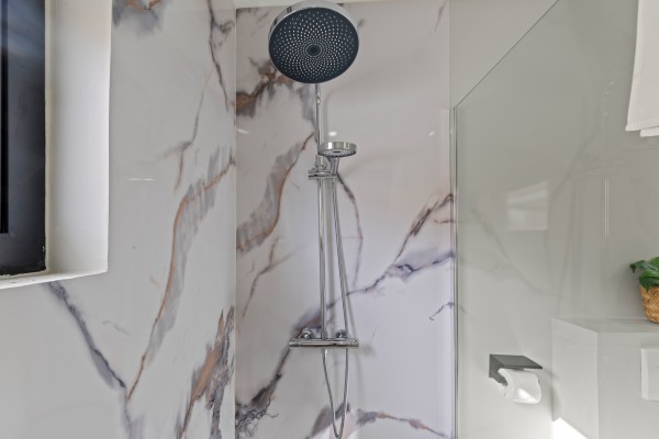Brakkeput – Gerenoveerde Moderne 3-slaapkamer woning met zwembad 