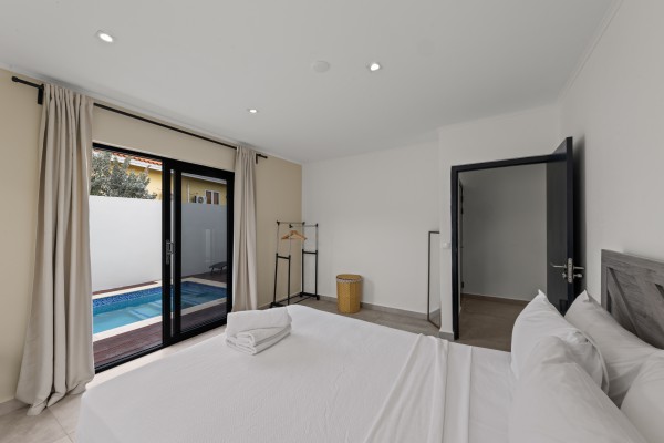 Brakkeput – Gerenoveerde Moderne 3-slaapkamer woning met zwembad 