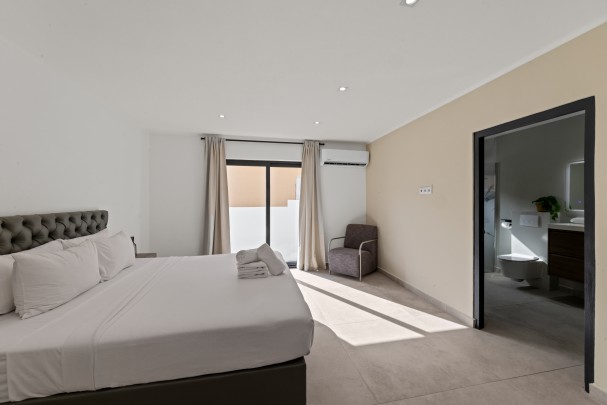 Villa Cavalli &ndash; Modern 3-Bedroom Home with Private Pool