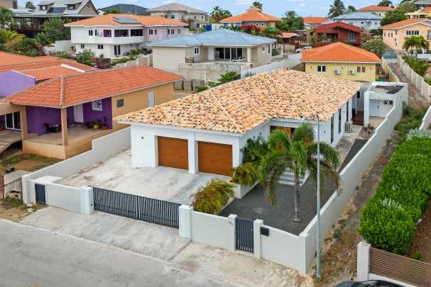 Villa Cavalli &ndash; Modern 3-Bedroom Home with Private Pool