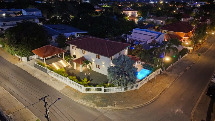 Vista Royal - Stylish, modern villa in a prime location in Jan Thiel