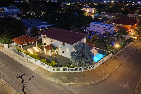 Vista Royal - Stylish, modern villa in a prime location in Jan Thiel