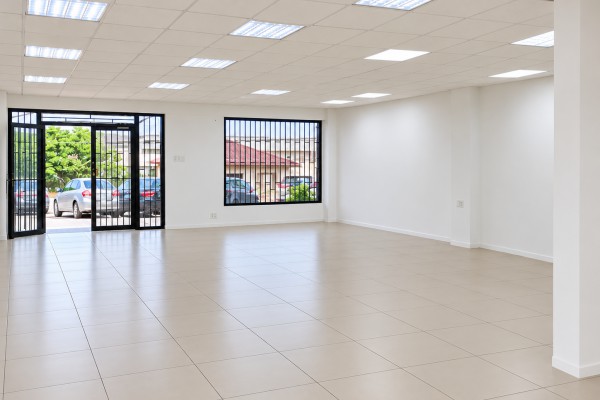 Commercial Space of Approx. 100 m² for Rent in Santa Maria