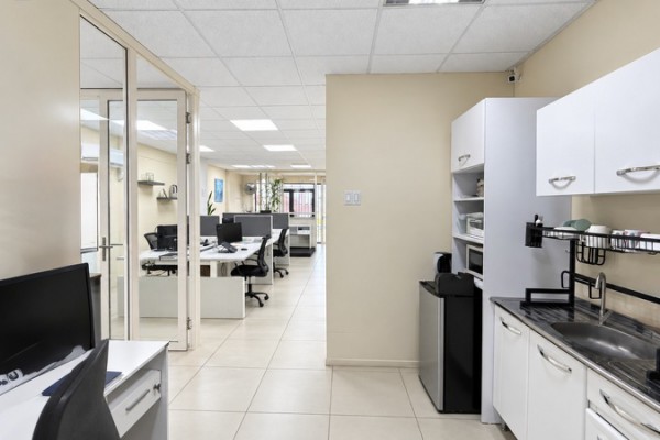 Commercial Space of Approx. 100 m² for Rent in Santa Maria