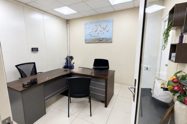 Commercial Space of Approx. 100 m² for Rent in Santa Maria