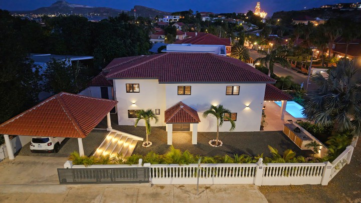 Vista Royal - Stylish, modern villa in a prime location in Jan Thiel