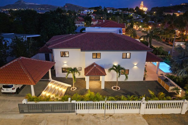 Vista Royal - Stylish, modern villa in a prime location in Jan Thiel