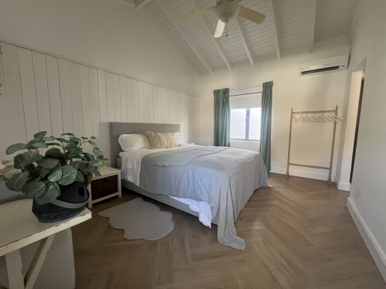 Gerenoveerde 4-sl.k. villa met zwembad-jacuzzi-golfbaan naast haven!