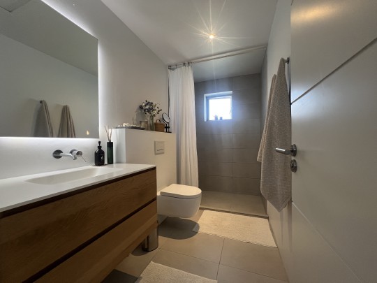 Gerenoveerde 4-sl.k. villa met zwembad-jacuzzi-golfbaan naast haven!