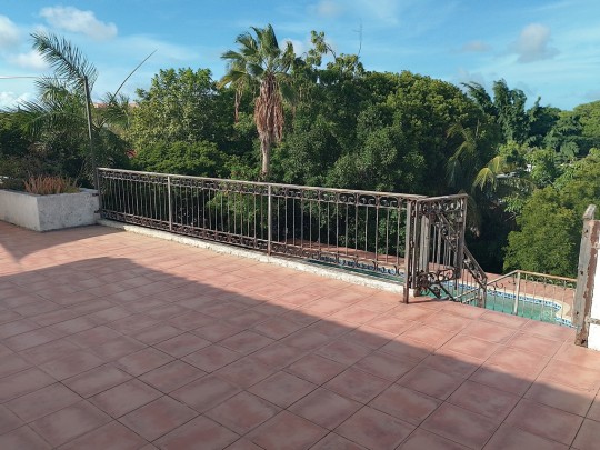 Damacor - Beautiful Fixer upper house on a hill centrally located