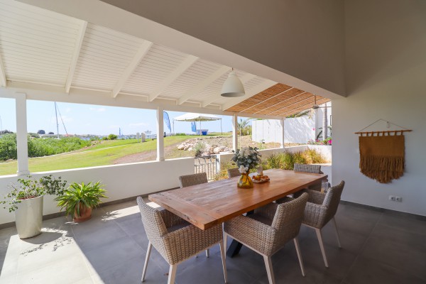 Gerenoveerde 4-sl.k. villa met zwembad-jacuzzi-golfbaan naast haven!