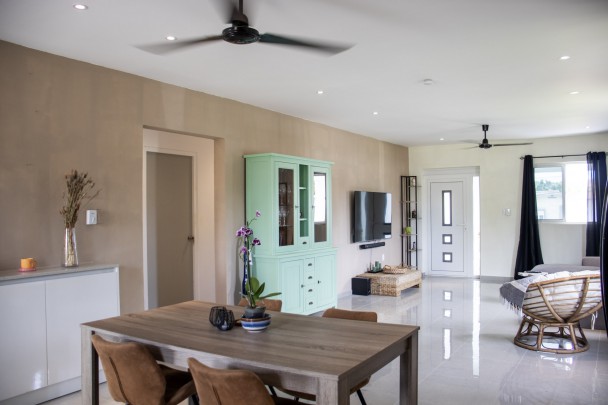 Hoenderberg - 3-Bedroom Home on Elevated Plot with Garden