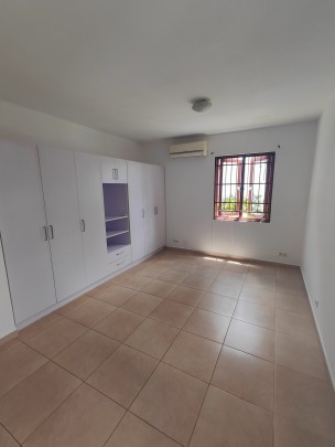 Ruim appartement met zwembad te huur in Jan Thiel -dichtbij het strand