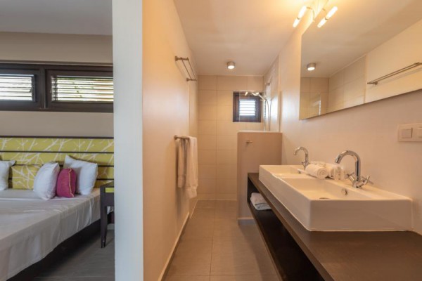 Indigo Garden - Vacation apartment with pool - furnished and decorated