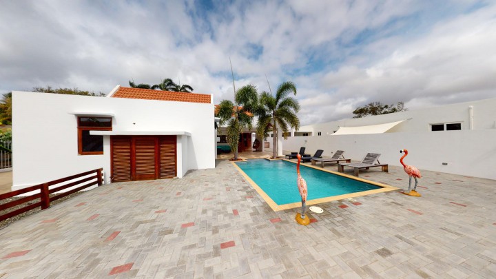 Jan Sofat - Prachtige villa met privé zwembad aan het Spaanse Water