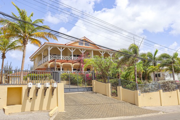 Jan Thiel - Tropical 3-bedroom penthouse with private pool and views