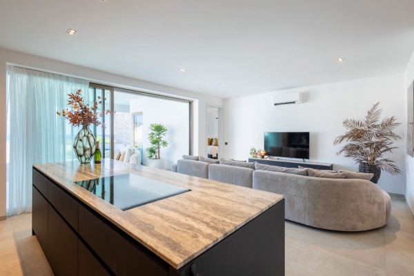 THE CAPE 6 – Luxury Apartment with Sea & Golf Course View 
