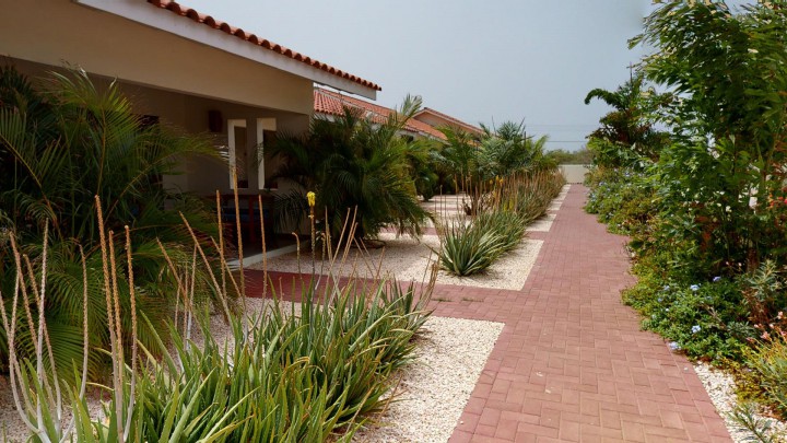 Large, centrally located vacation resort with private living residence