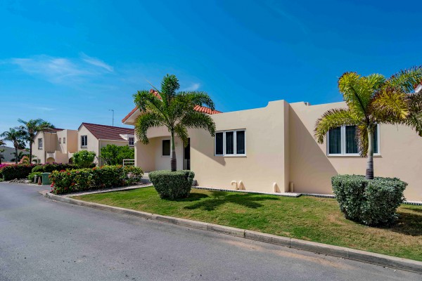 Royal Palm Resort - Luxurious 1 bedroom apartment with private terrace
