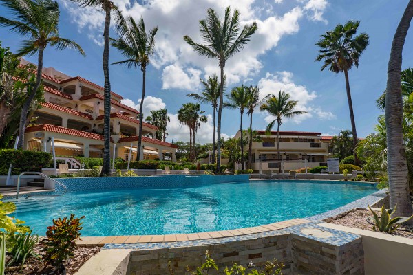 Royal Palm Resort - Luxurious 1 bedroom apartment with private terrace