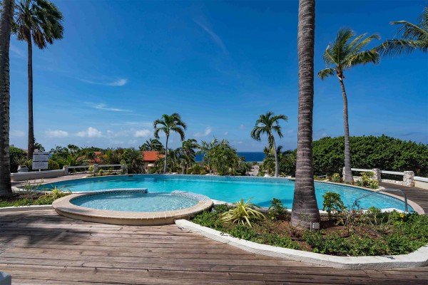 Royal Palm Resort - Luxurious 1 bedroom apartment with private terrace