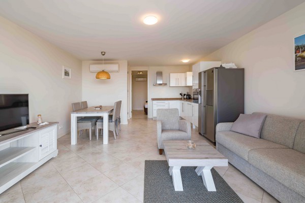 Royal Palm Resort - Luxurious 1 bedroom apartment with private terrace