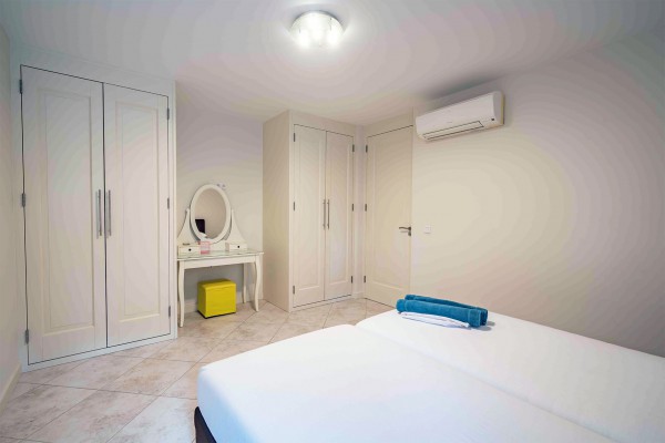Royal Palm Resort - Luxurious 1 bedroom apartment with private terrace