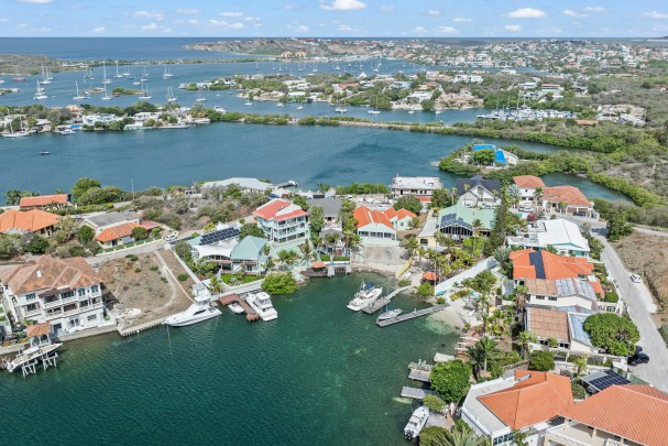 Characteristic Tropical Home on the Spanish Water – Jan Sofat