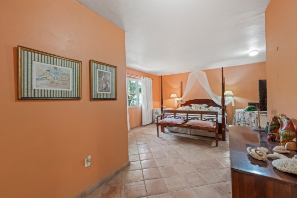 Characteristic Tropical Home on the Spanish Water – Jan Sofat