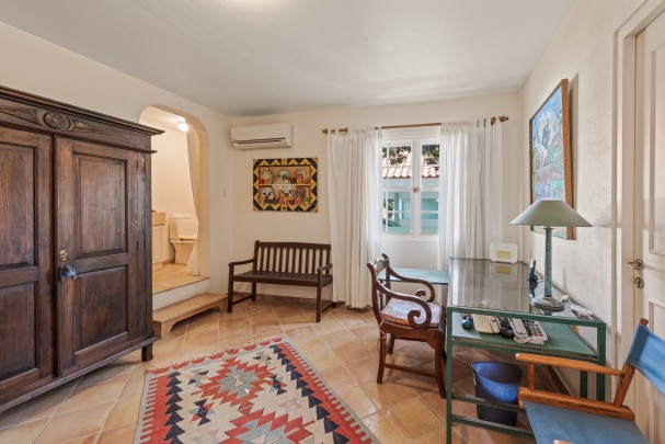 Characteristic Tropical Home on the Spanish Water – Jan Sofat