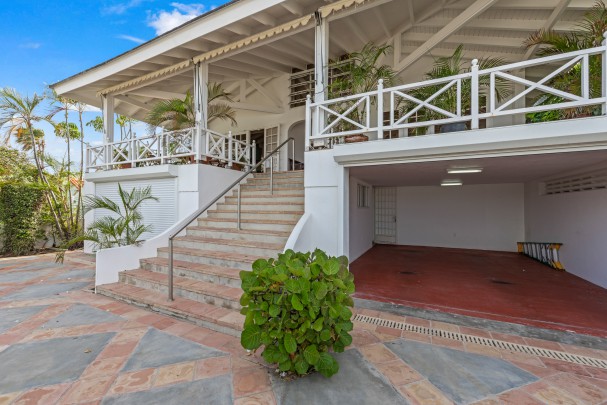 Characteristic Tropical Home on the Spanish Water – Jan Sofat