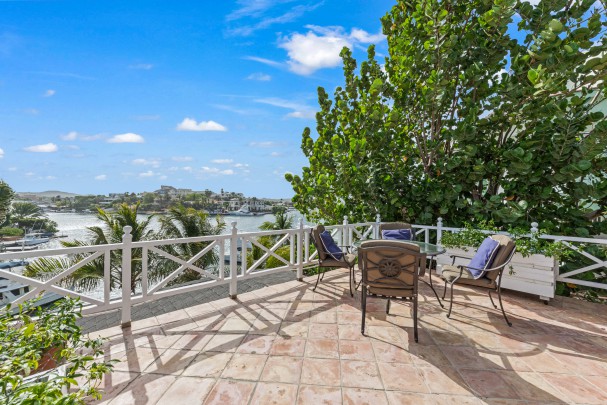 Characteristic Tropical Home on the Spanish Water – Jan Sofat