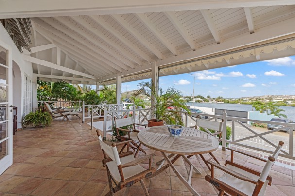 Characteristic Tropical Home on the Spanish Water – Jan Sofat