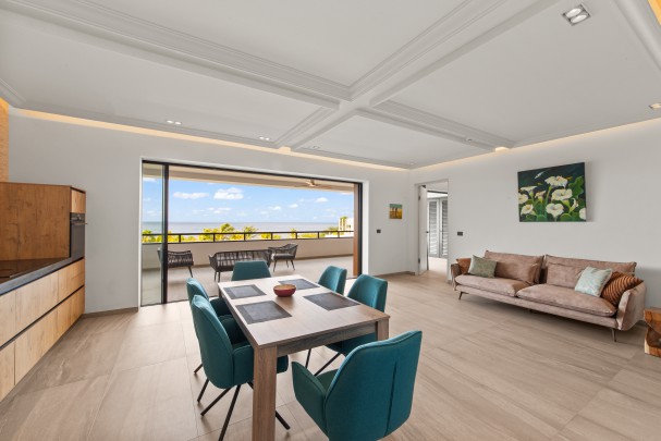 BlueBay - Luxe 3-slaapkamer appartement met panoramisch zeezicht