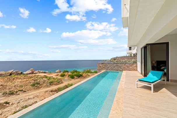 BLUE BAY - THE RIDGE 07 – Luxurious apartment with infinity pool