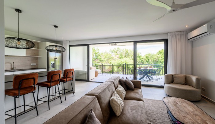 The Breeze Blue Bay - luxurious Apartments with pool nearby the beach
