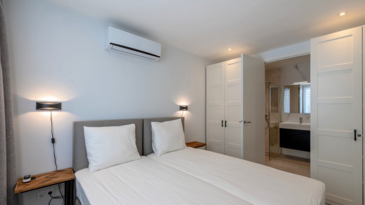 The Breeze Blue Bay - luxurious Apartments with pool nearby the beach