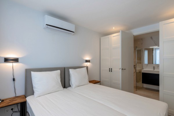 The Breeze Blue Bay - luxurious Apartments with pool nearby the beach