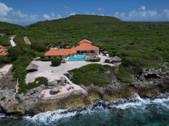 Luxury Ocean Front Villa in the exclusive Coral Estate Resort