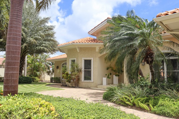 Toni Kunchi - Villa with apartment and beautiful green garden