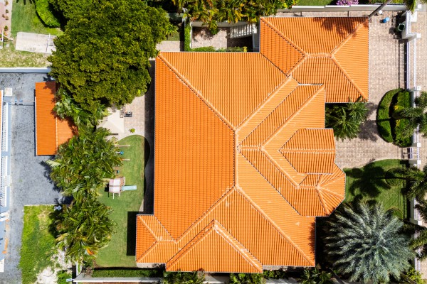 Toni Kunchi - Villa met appartement en prachtige groene tuin