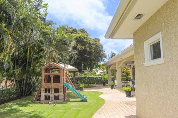 Toni Kunchi - Villa with apartment and beautiful green garden