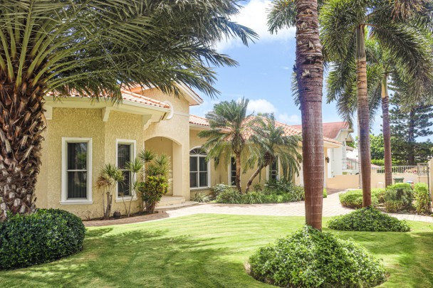 Toni Kunchi - Villa with apartment and beautiful green garden