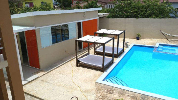Mahuma-Nieuwe gemeubileerde 1 en 2-slk appartementen met zwembad