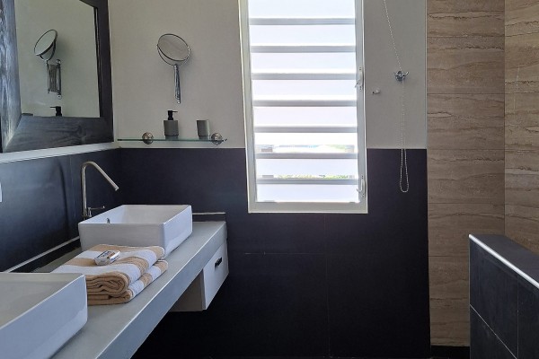Kaya Modoc - Ruime woning met zwembad en aparte studio