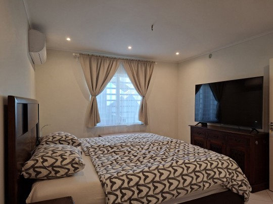 Kaya Modoc - Spacious home with pool and separate studio