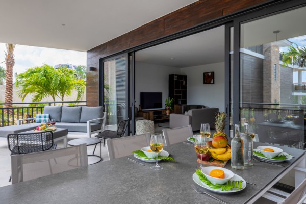 The Breeze Blue Bay - luxurious Apartments with pool nearby the beach