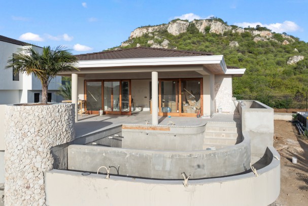 Blue Bay – High-end, luxurious newly built villa with rental potential