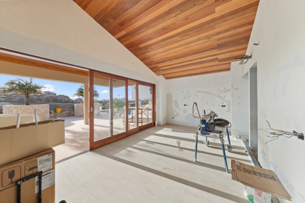 Blue Bay – High-end, luxurious newly built villa with rental potential